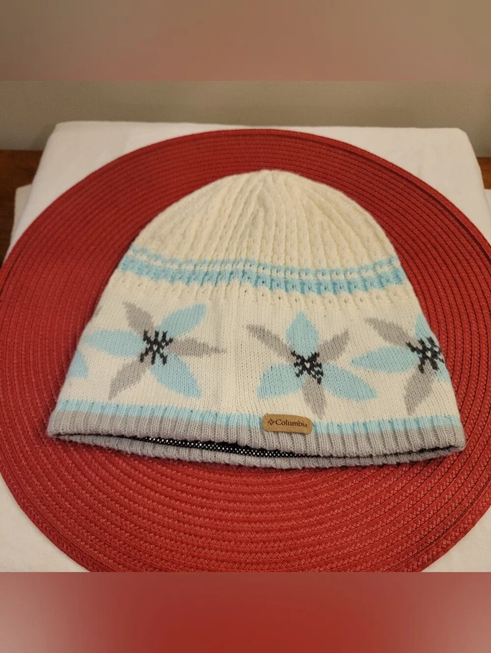 ❄️EUC~Columbia Cream & Light Blue Floral Cable Knit Beanie